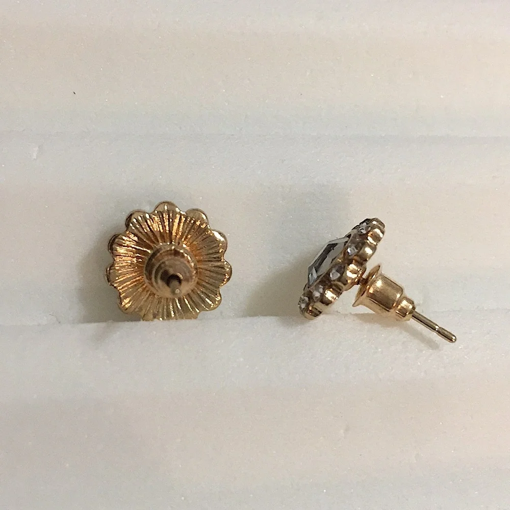 Scalloped halo button earrings